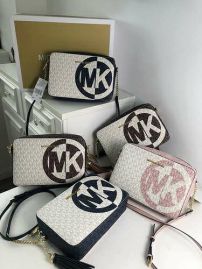 Picture of Michael Kors Lady Handbags _SKUfw106633314fw